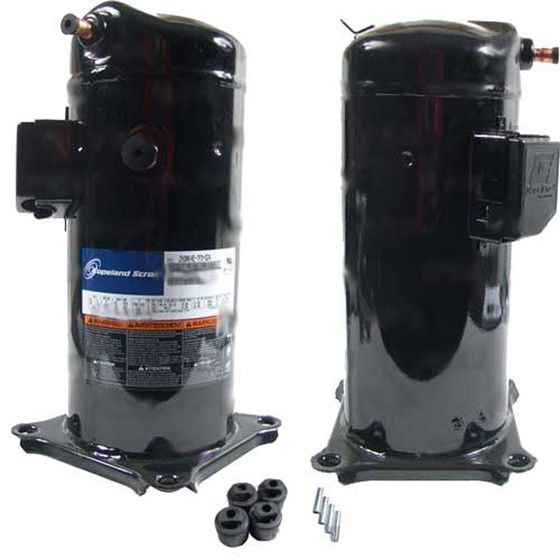 Zwei schwarze Klimaanlagenkompressoren mit Metallfuß und Schrauben im Vordergrund.