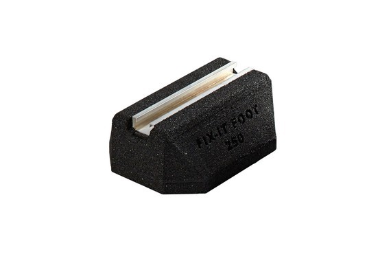 Ein schwarzer elektronischer Bauteil mit der Beschriftung 