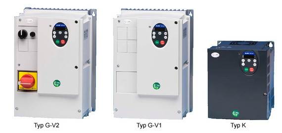 Drei verschiedene Typen von Frequenzumrichtern (Typ G-V2, Typ G-V1 und Typ K) sind nebeneinander angeordnet.