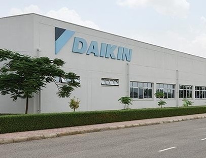 Ein modernes Gebäude mit der Aufschrift 