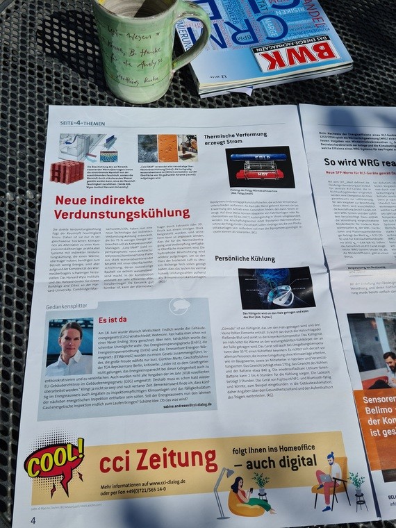 Ein geöffnetes Magazin mit Artikeln über neue Technologien und Wissenschaft, darunter ein Artikel über 