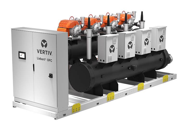 Ein großes industrielles Kühlungsgerät der Marke Vertiv mit mehreren Komponenten und Schläuchen.