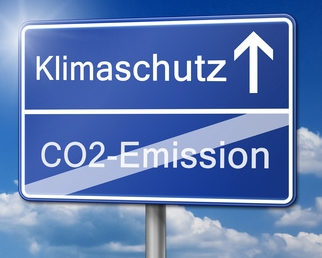 Ein blauer Verkehrsschild mit den Texten 