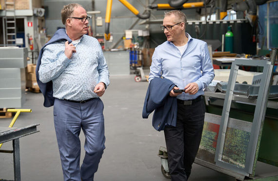 tienne Beerling (Smitsair-Geschäftsführer, links) und Rolf Langeweg (Vertriebsleiter)