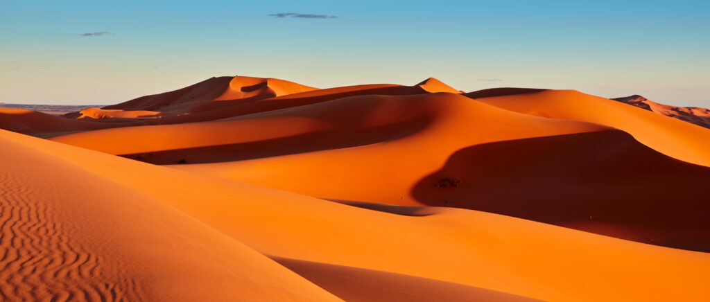 Ein Leser meint, die Bevölkerung werde von der Baubranche im Winter in die Wüste geschickt (Abb. © Artur Nyk/stock.adobe.com)