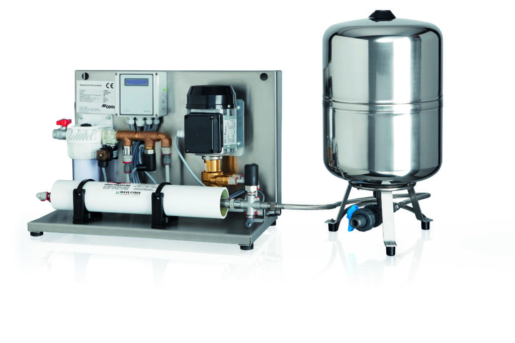 Die Condair GmbH, Garching, bietet eine Kompakt-Umkehrosmoseanlage "Condair ax" an, die zur Erzeugung von entsalztem Wasser eingesetzt wird.