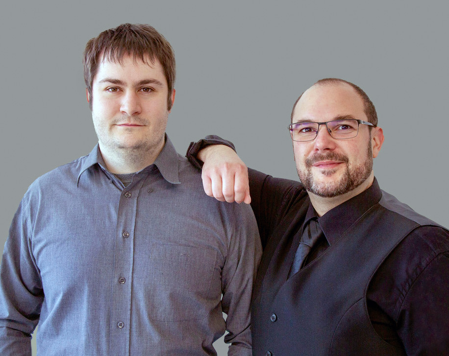 M. Eng Marco Della Penna (rechts) und M. Eng Tobias Löbner sind Gründer der Tecomon GmbH, Denkendorf. Tecomon bedeutet Technical Easy Communication Over Network. (Abb. © Tecomon)
