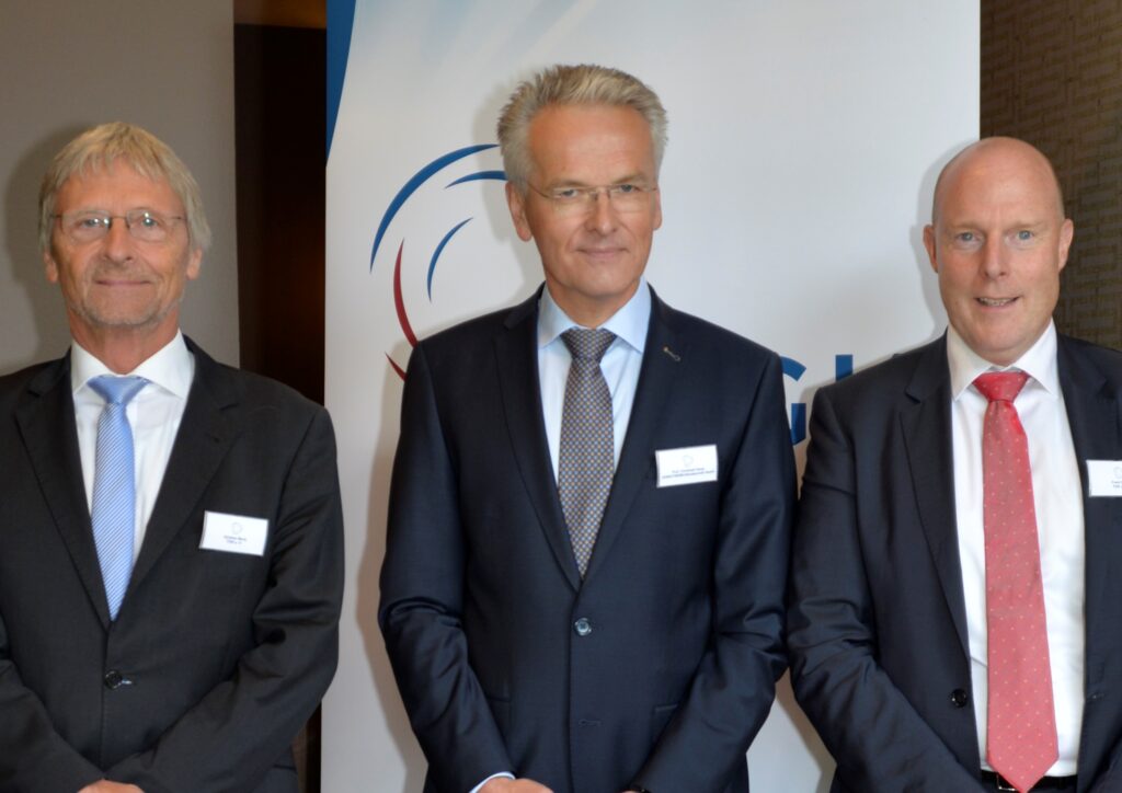 Von links: Günther Mertz, Prof. Christoph Kaup und Frank Ernst (Abb. © FGK)