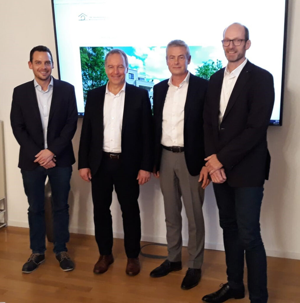 Von links: Oliver Schmitz (Get Air), Christian Bolsmann (One Life, Vorstandsvorsitzender VfW), Peter Schwarz (Daikin), Tobias Geibel (Stiebel Eltron). Fehlend: Jürgen Leppig, GIH (Abb. © VFW)