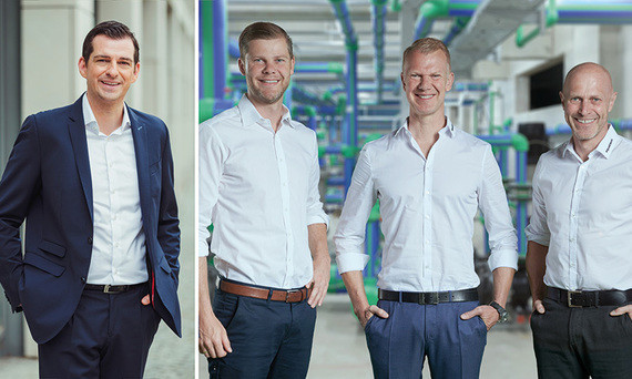 Christof (Zweiter von links) und Dirk Rosenberg (rechts) wechseln in den Beirat der Aquatherm GmbH. Maik Rosenberg (Zweiter von rechts) führt die Geschäfte ab 1. Januar zusammen mit Jan Kriedel (links). (Abb. © Aquatherm)