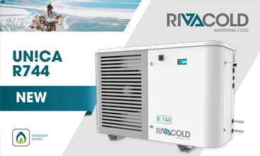 Ein Produktbild zeigt einen weißen Kühlschrank mit der Beschriftung 