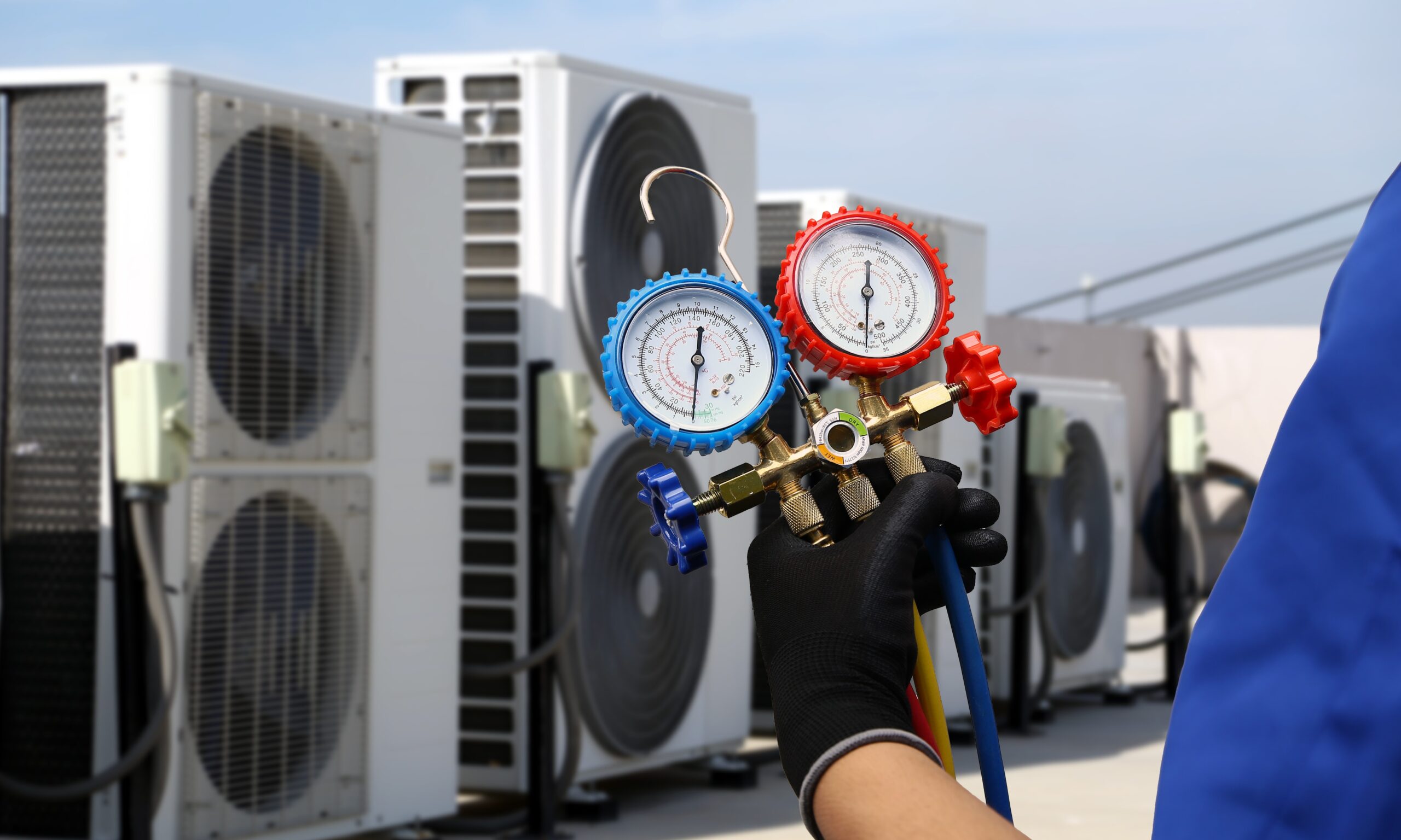 Schnellkurse, die in wenigen Tagen zum Personen-Zertifikat für den Umgang mit Kältemitteln führen. sind ein riskantes Signal, meint Torsten Wiegand (Abb. © Eakrin/stock.adobe.com)