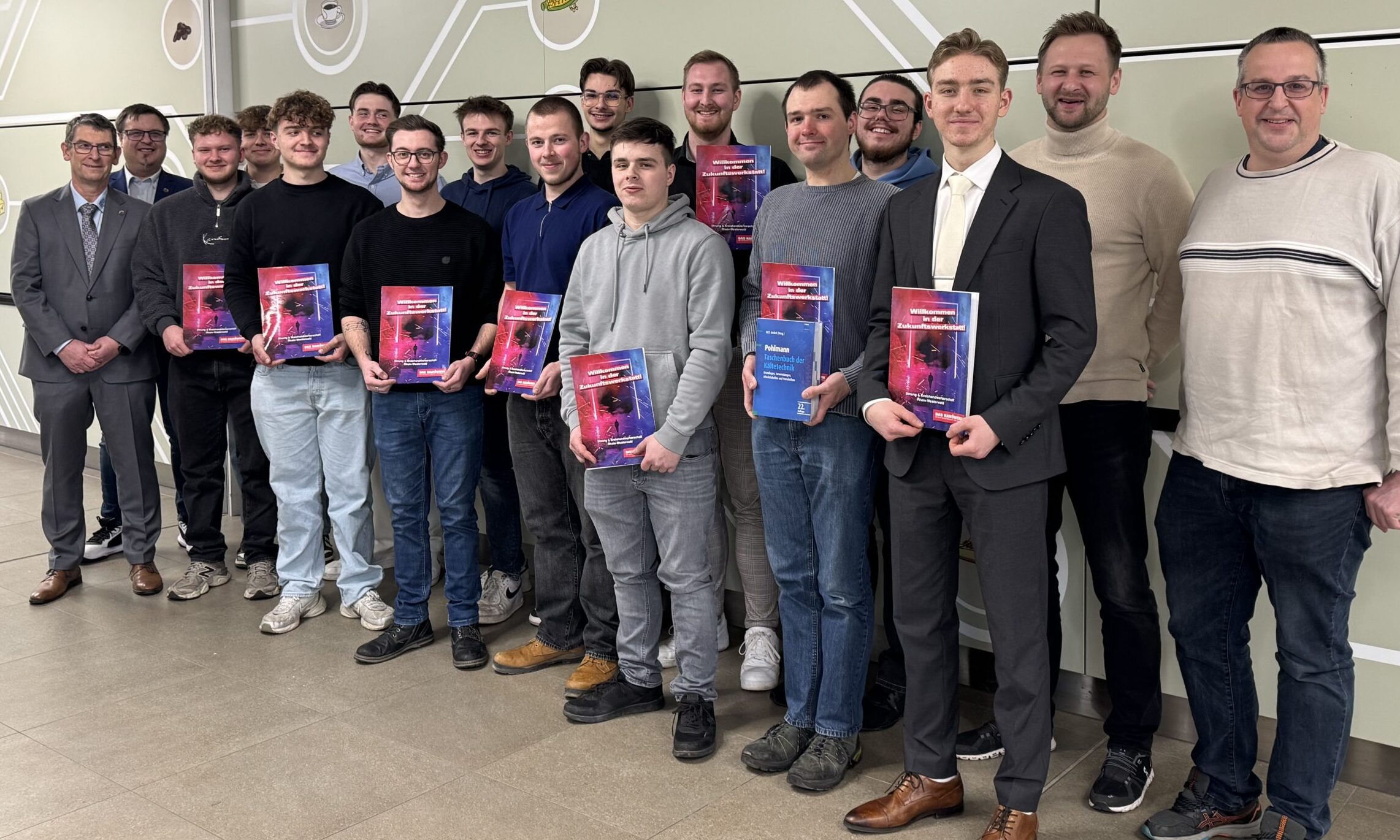 Bereit für den Berufsstart – Mechatroniker für Kältetechnik feiern Abschluss