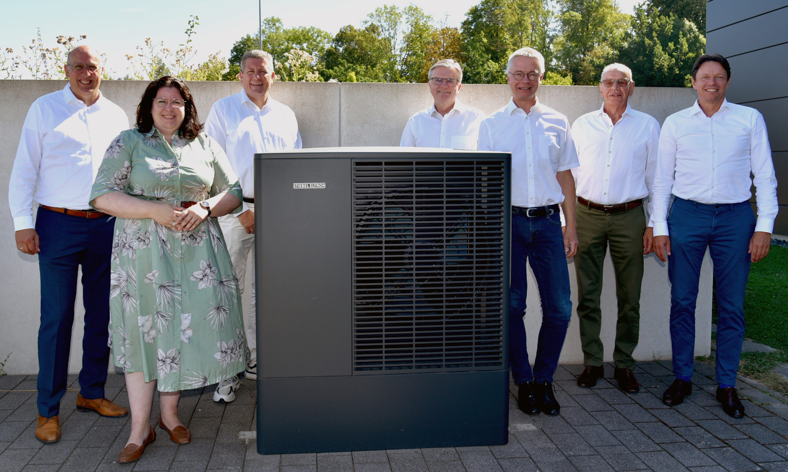 Besuch_Duepont-bei-Stiebel-Eltron-scaled-e1787649795240