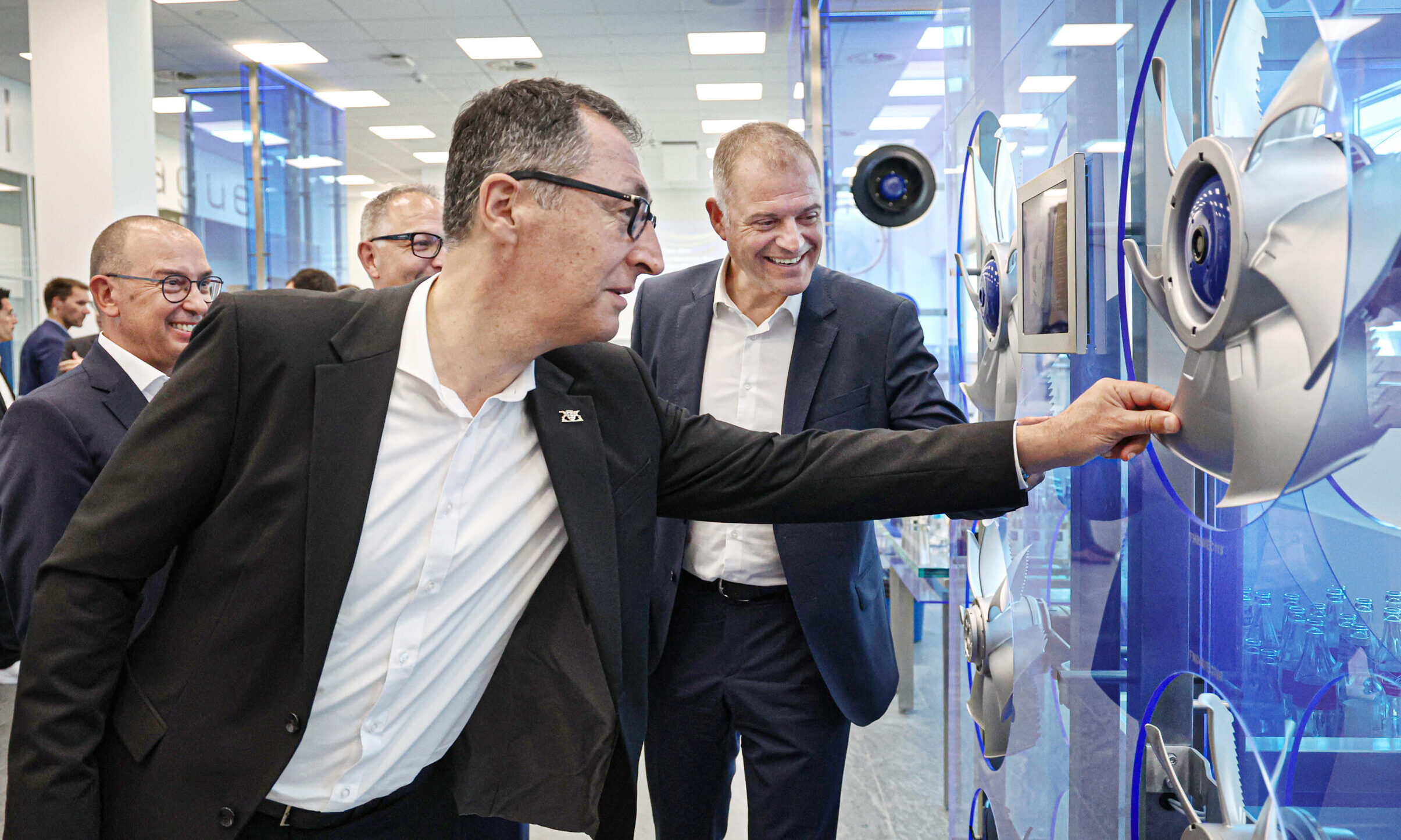 Cem-Oezdemir-bei-ZIEHL-ABEGG-2026-8-scaled-e1786966796713