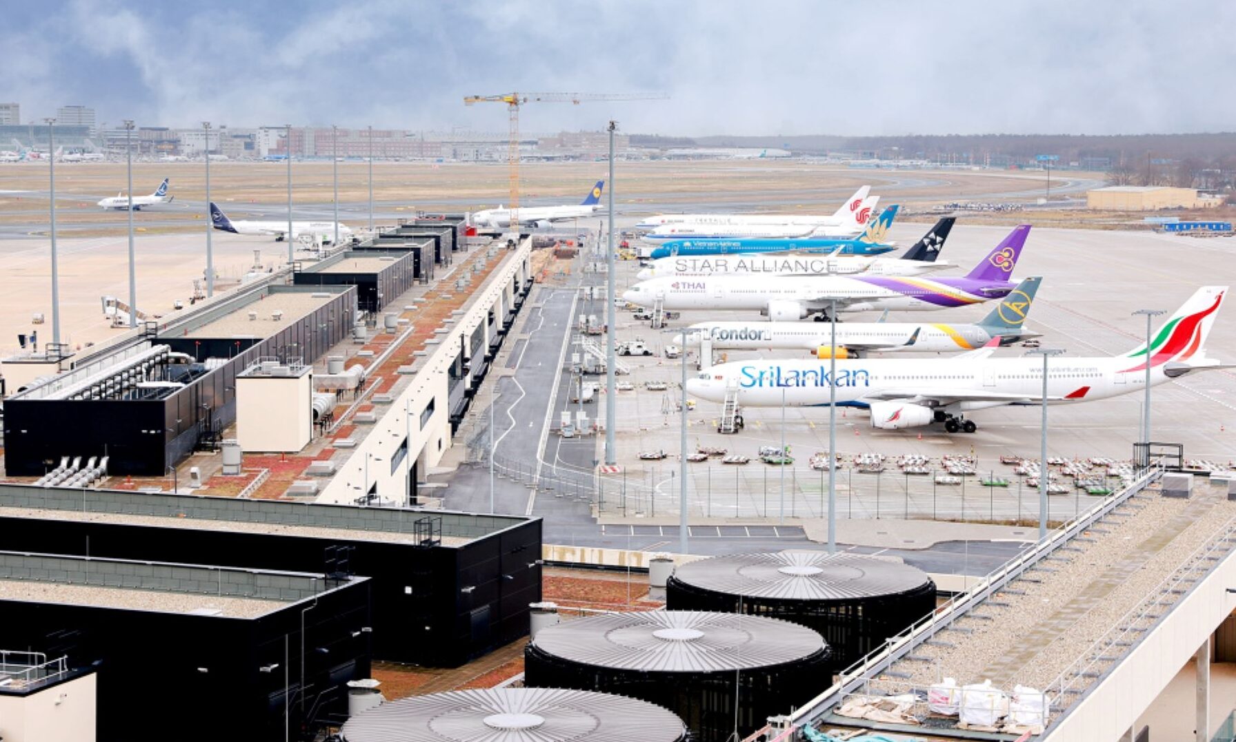 Caverion mit Projekten am Flughafen Frankfurt und der Messe Düsseldorf